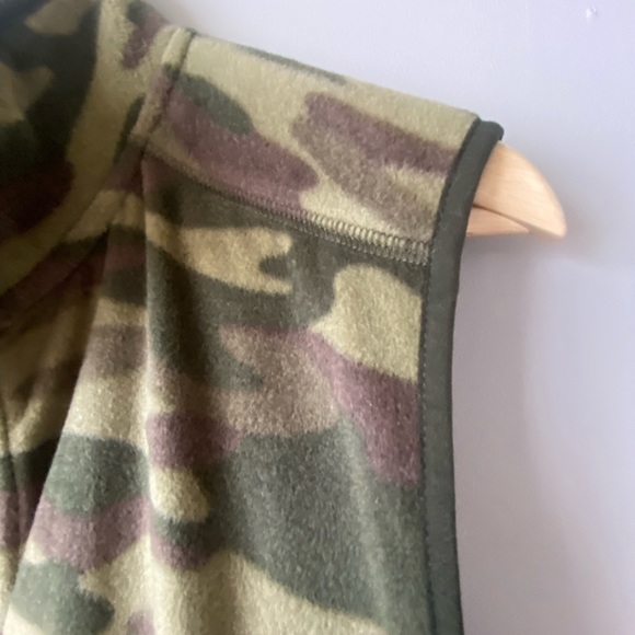 Fleece Camo Zip-Up Vest - Picture 3 of 6